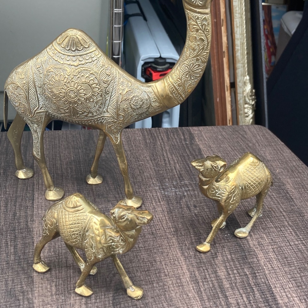 Brass Etched Camel Set Vintage - Picture 2 of 7